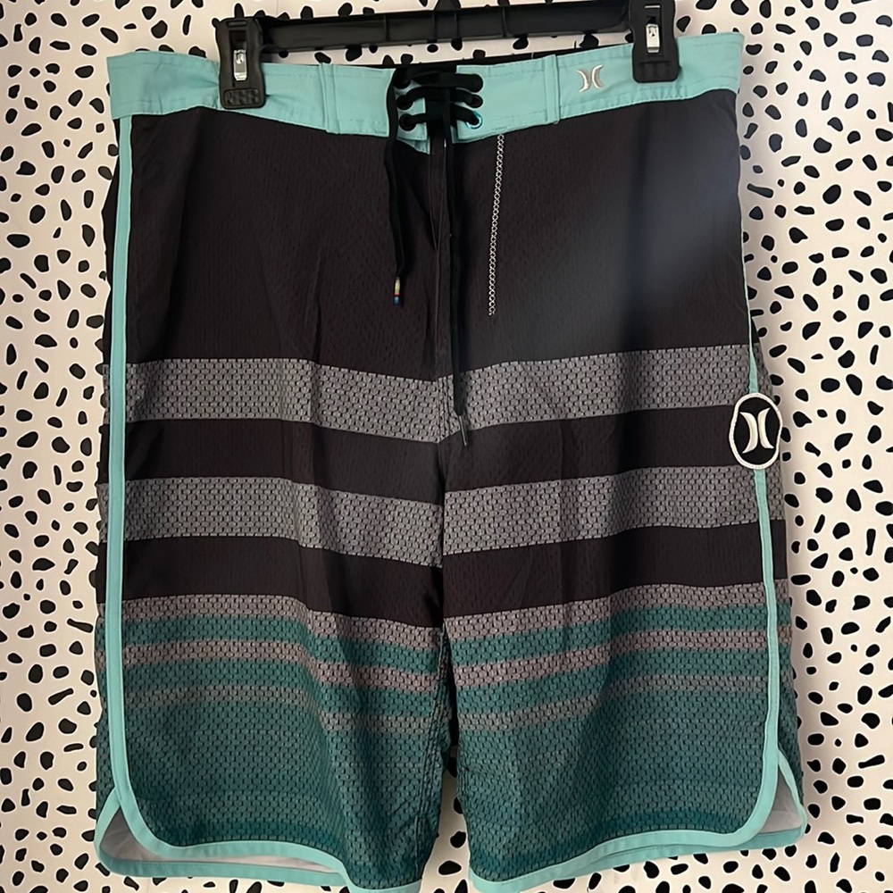 Men’s Hurley - Phantom Board Shorts - SIZE M